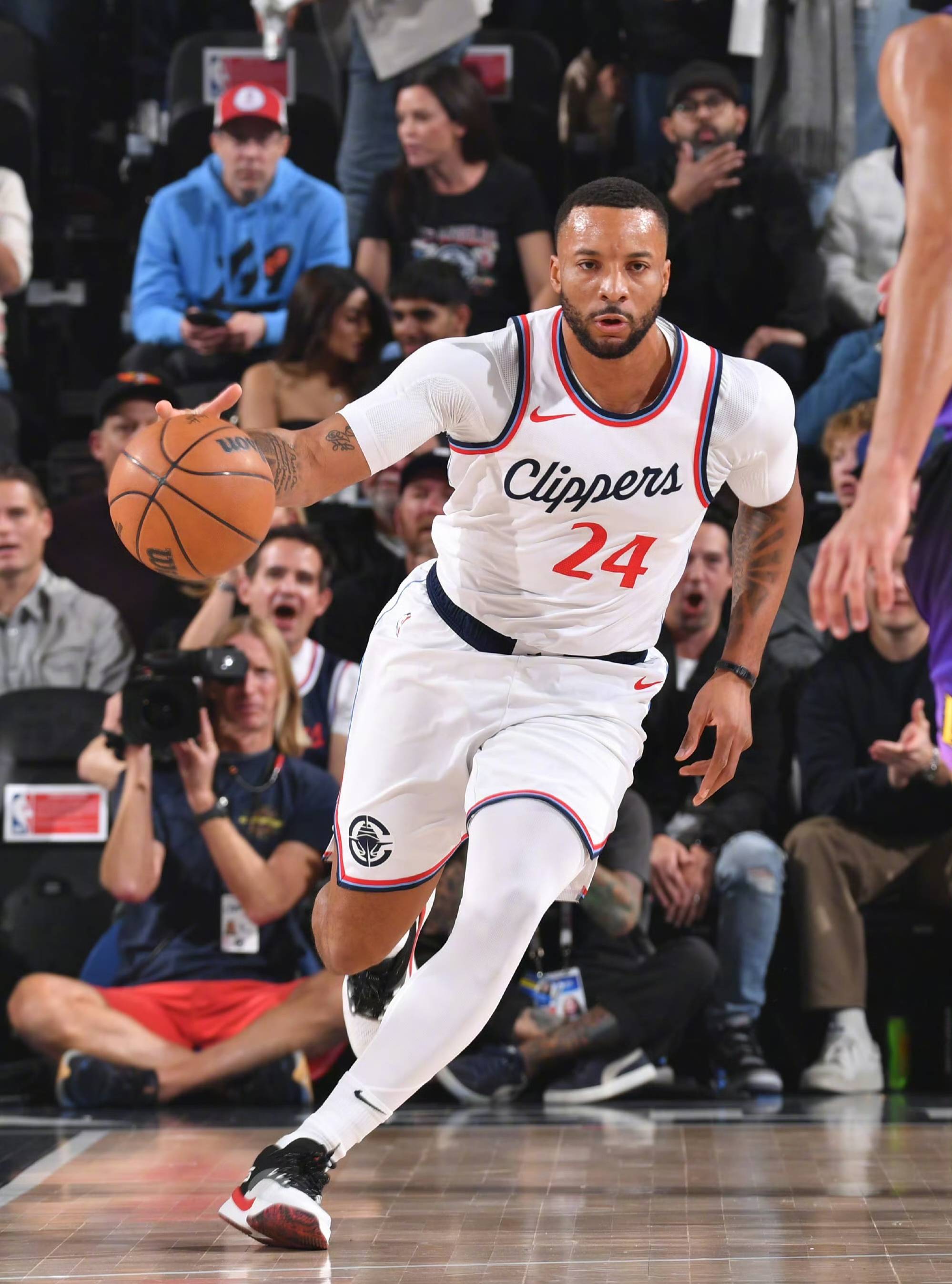 姆巴佩关键节点出色防守，湖人带队取胜！