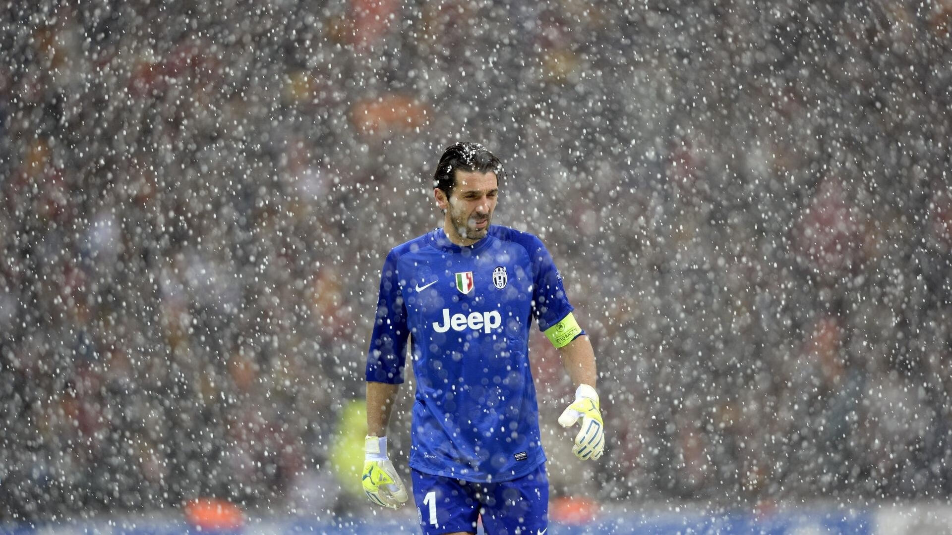 瑞士队观众热烈欢呼!字母哥迎来十五赛季出色发挥再创辉煌时刻