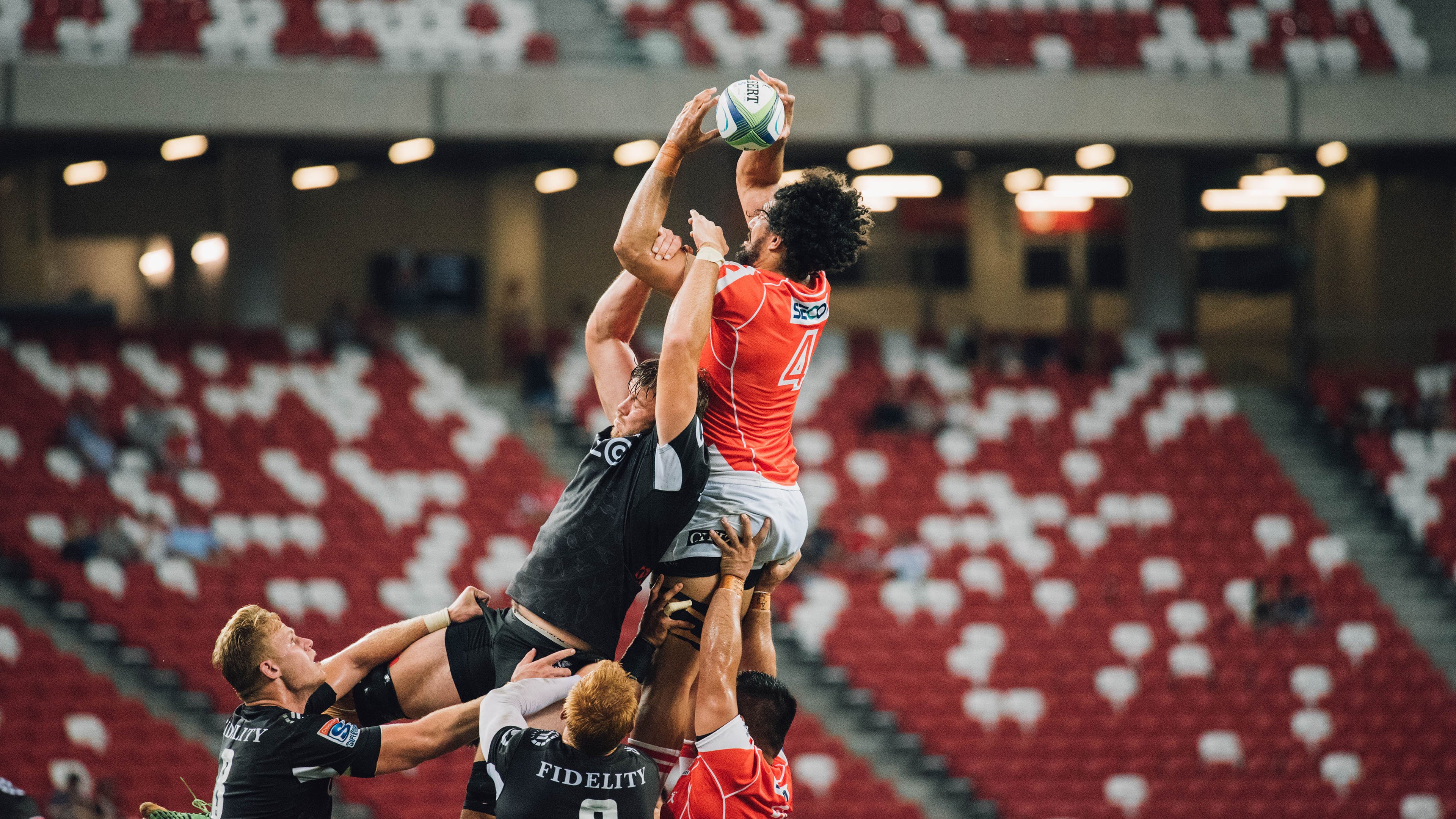 瑞士队观众热烈欢呼!字母哥迎来十五赛季出色发挥再创辉煌时刻