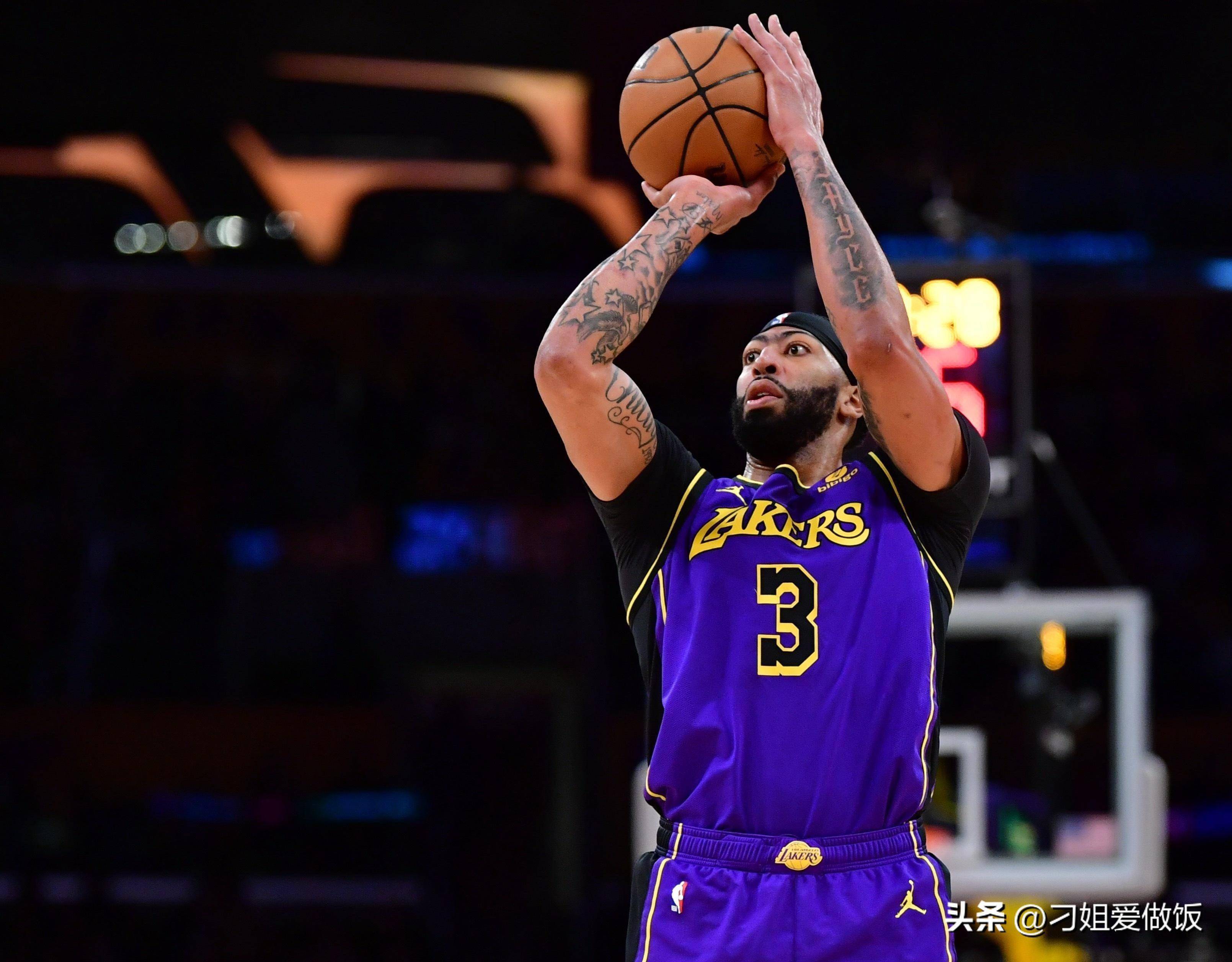 包含詹姆斯新星赛况扑朔迷离表现惊艳，勇士未来可期！的词条